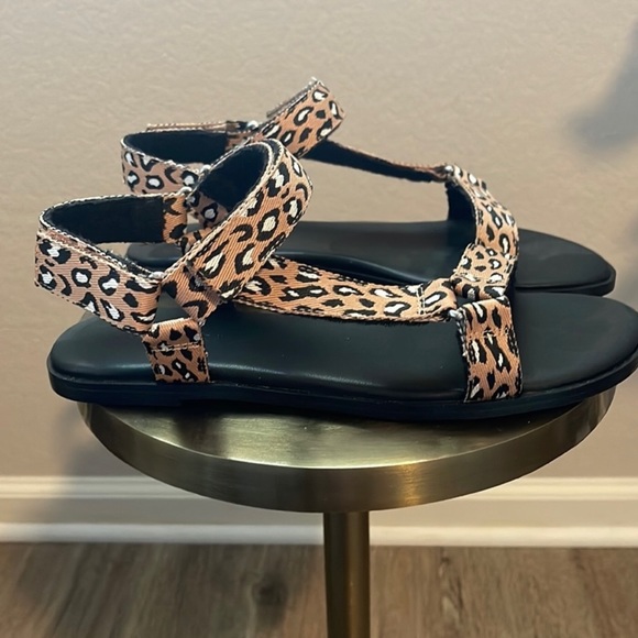 NWOT Sanctuary leopard print sandal Sz 7 - Picture 2 of 6